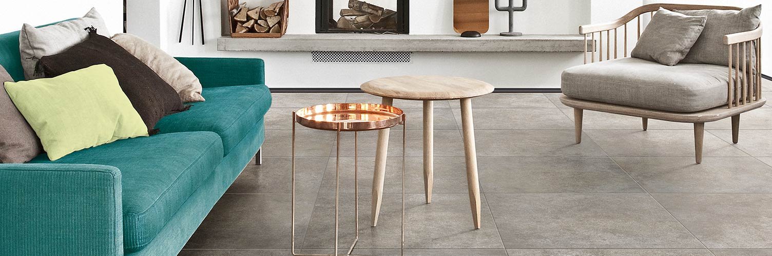 Fliesenboden in Betonoptik im Wohnzimmer